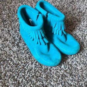 Minnetonka teal moccasins